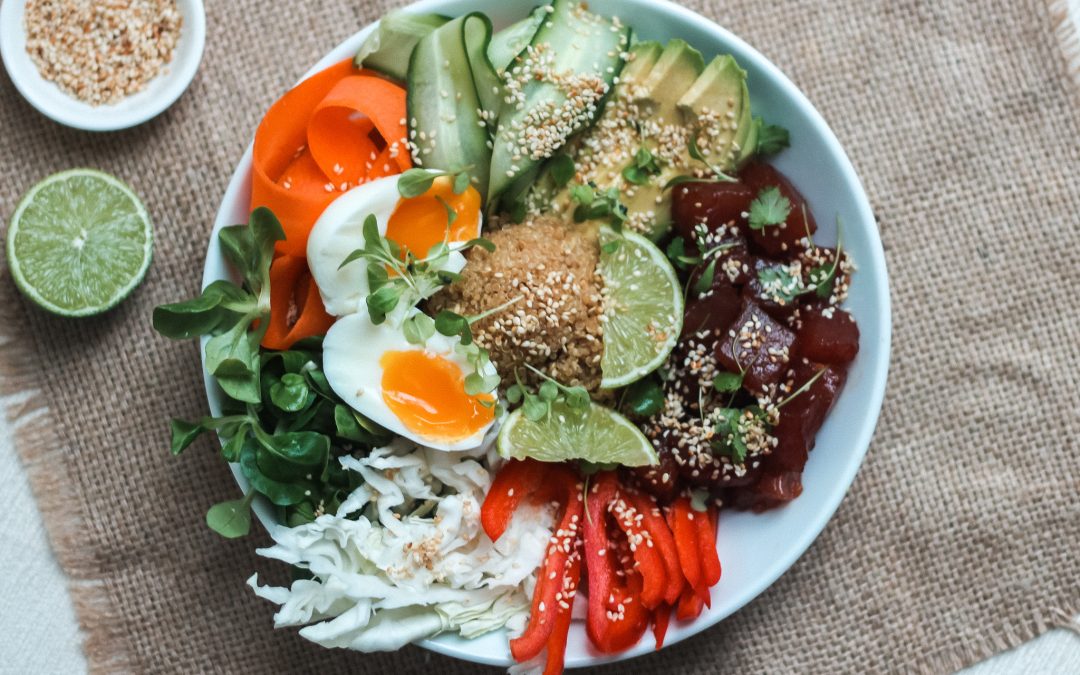 Sashimi tuna salad bowl