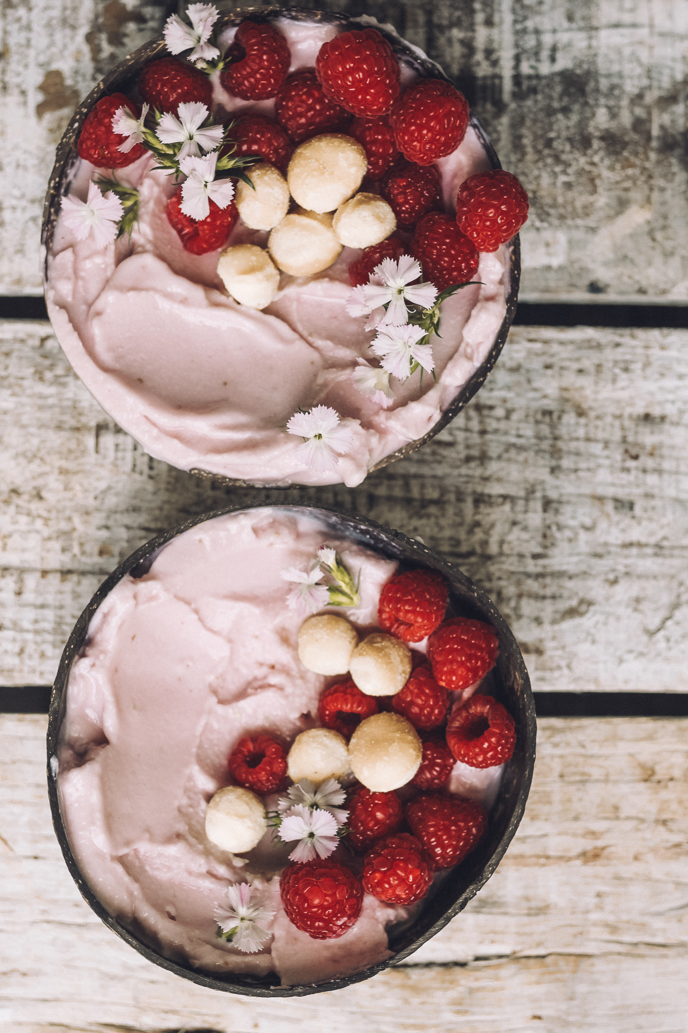 Coco-Berry bowls - Healthy Luxe