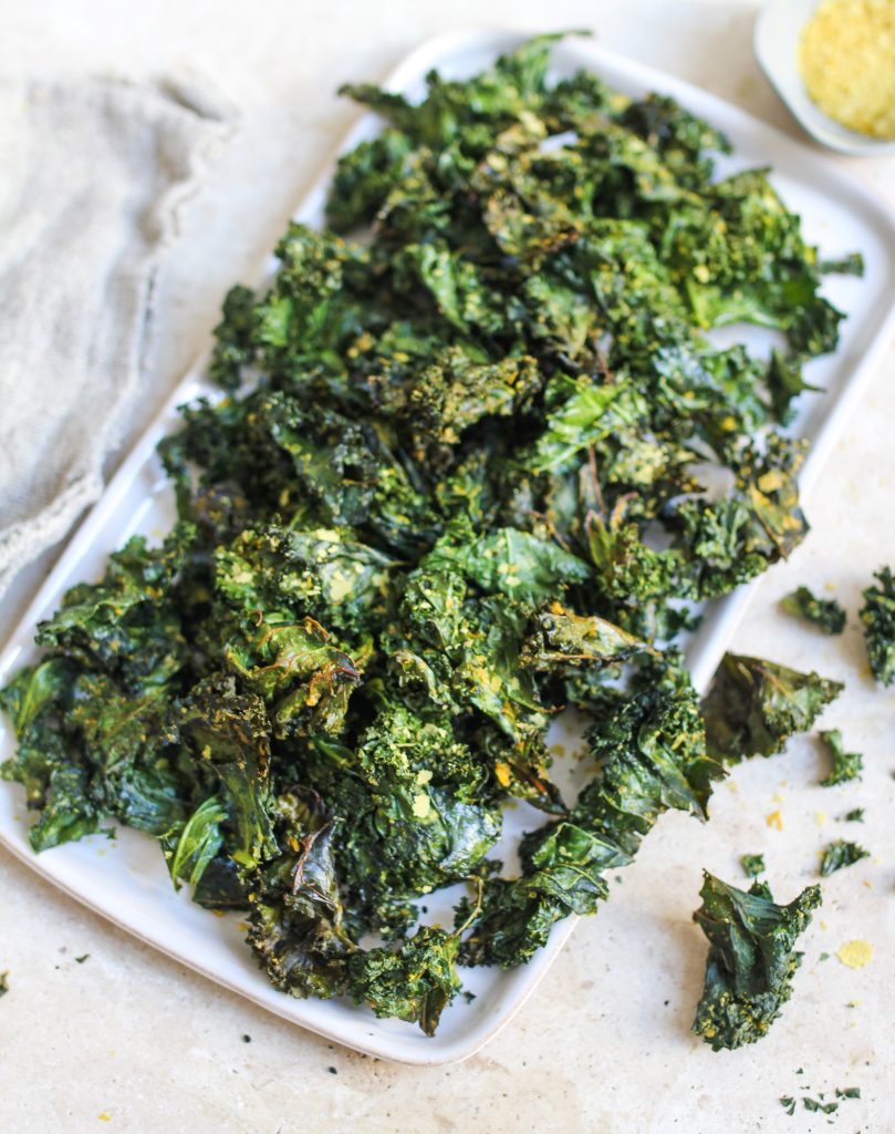 Cheezy turmeric kale chips
